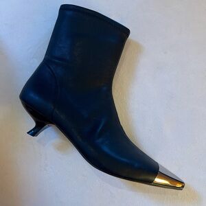 NIB Elegant Black Faux Leather Kitten Heel Stretch Ankle Boots with Silver Toe‎